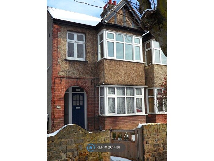 2 Bedroom Flat To Rent In Westbury Road, Southend-On-Sea, SS2