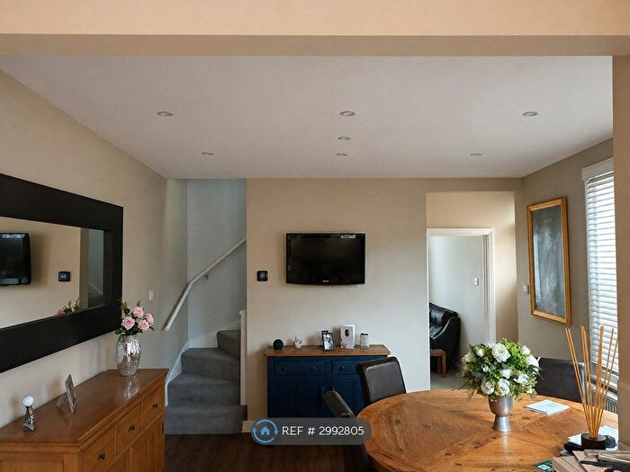 3 Bedroom Semi-Detached House To Rent In Western Avenue, Woodley, Reading, RG5