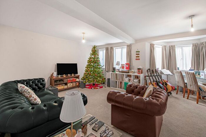 1 Bedroom Flat To Rent In Aspen House, Forest Road, Richmond, Surrey, TW9