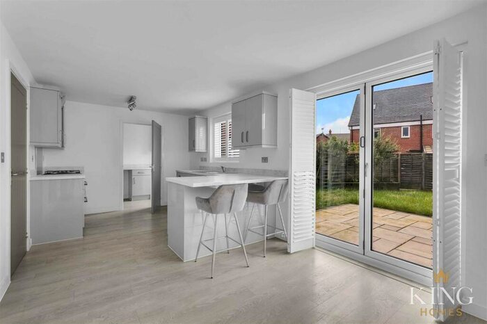 4 Bedroom Detached House For Sale In Sycamore Gardens, Meon Vale, Stratford-Upon-Avon, CV37