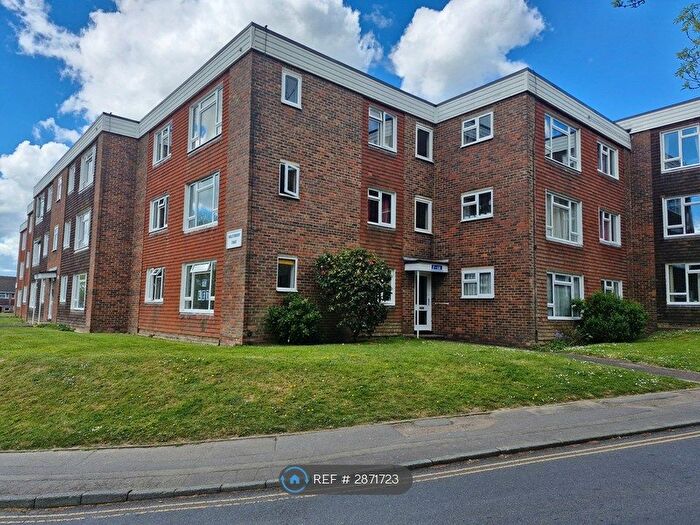 2 Bedroom Flat To Rent In Wolstonbury Court, Burgess Hill, RH15