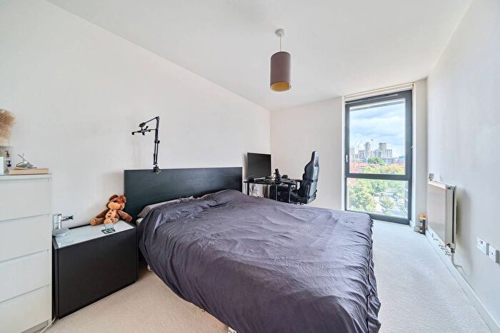 1 Bedroom Flat For Sale In Cranston Court, Shepherd's Bush, London, W12