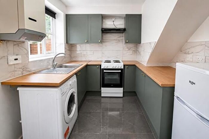 1 Bedroom Semi-Detached House To Rent In Jollys Lane, Yeading, Hayes, UB4
