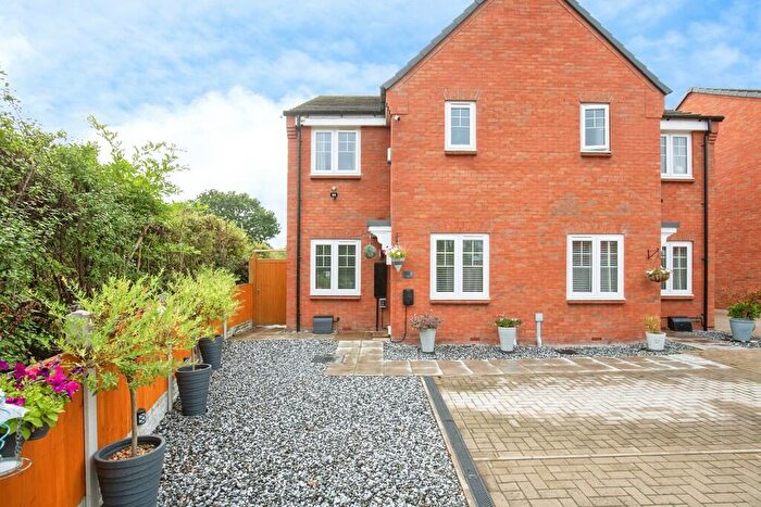 3 Bedroom Semi-Detached House For Sale In Oak Close, Polesworth, B78