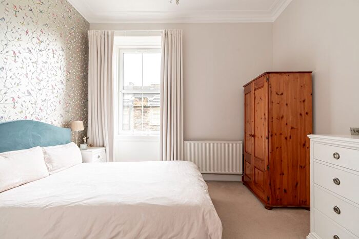 1 Bedroom Flat For Sale In / Dean Park Street, Edinburgh, EH4