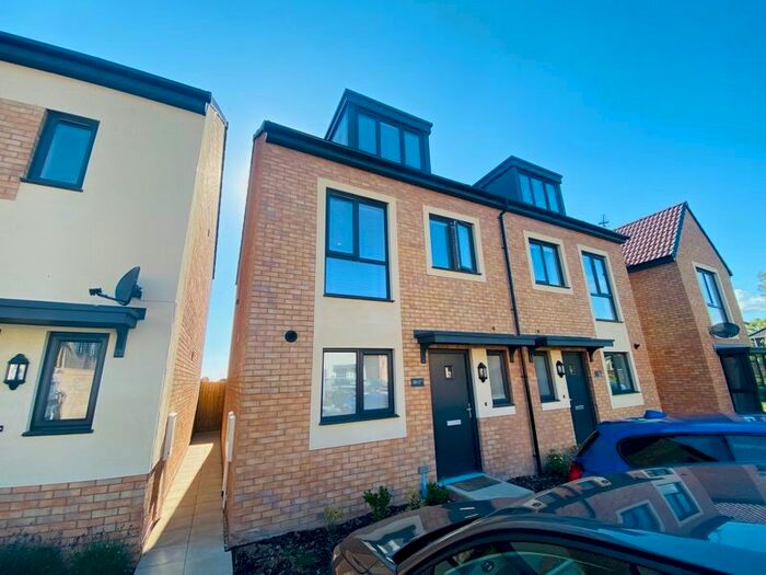 3 Bedroom Semi-Detached House To Rent In Strawberry Drive, Yatton, Bristol, BS49