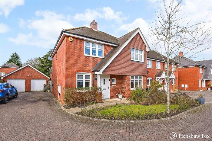 4 Bedroom Detached House For Sale In Knights Meadow, North Baddesley, Hampshire, SO52