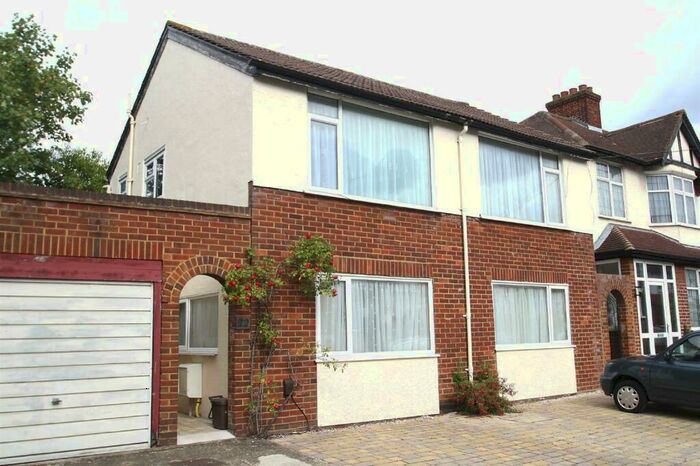 Flat To Rent In Martin Grove, Morden, SM4