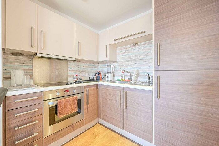 1 Bedroom Flat For Sale In Casson Apartments, Tower Hamlets, London, E14