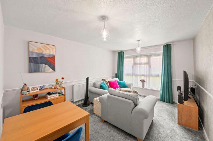 1 Bedroom Flat For Sale In Hendren Close, Greenford, UB6