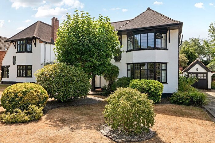 4 Bedroom Detached House For Sale In Wood Ride, Petts Wood, Orpington, BR5