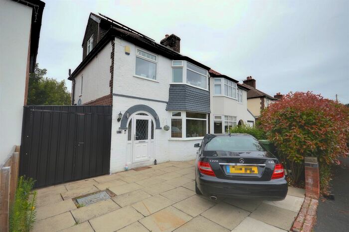 4 Bedroom Semi-Detached House To Rent In Arcadia Avenue, Sale, M33