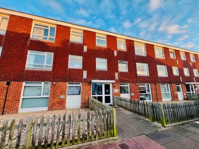 1 Bedroom Flat To Rent In Taddington Road, Eastbourne, BN22