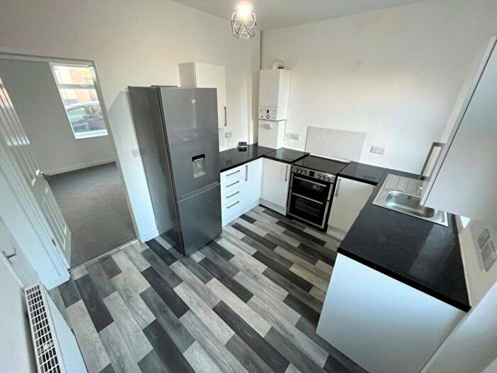 3 Bedroom End Of Terrace House To Rent In Racecommon Road, Barnsley, S70