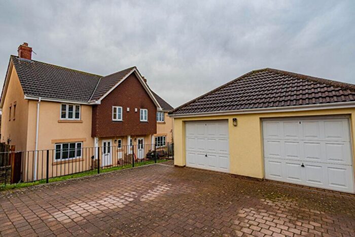 4 Bedroom Semi Detached House To Rent In Kingfisher Close, Brentry, Bristol, BS10