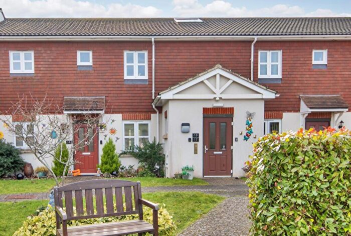 2 Bedroom Apartment For Sale In Brickfield Farm Close, Longfield, Kent, DA3