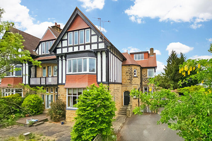 2 Bedroom Apartment For Sale In Harlow Oval, Harrogate, HG2