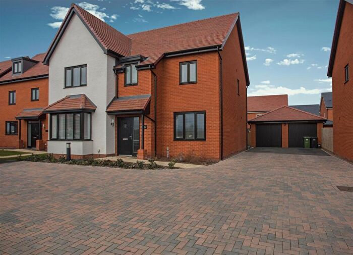 5 Bedroom Detached House For Sale In Worthington Grove, Hampton Water, Peterborough, PE7