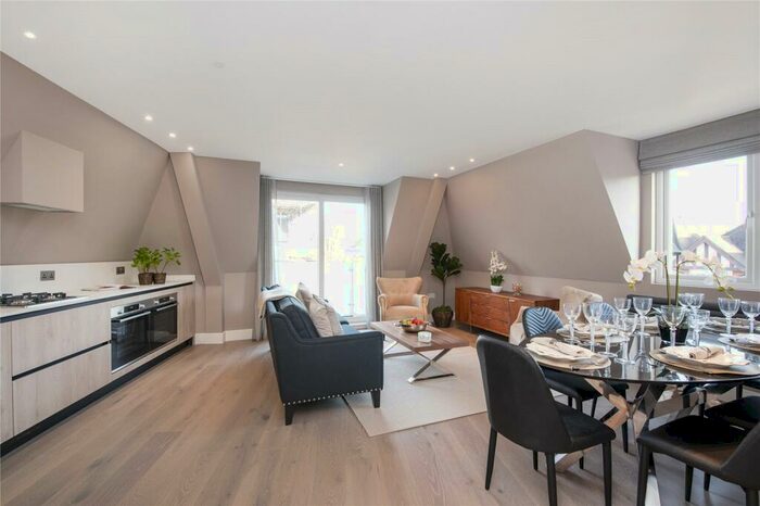 3 Bedroom Apartment To Rent In Woodlands, Golders Green, NW11