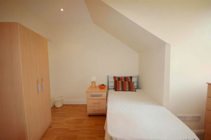 Studio To Rent In Gunterstone Road, West Kensington, W14