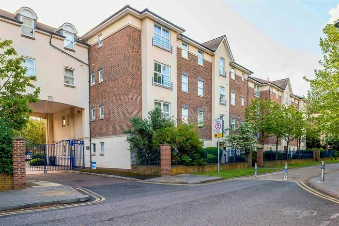2 Bedroom Flat To Rent In Sandringham Court, Skerne Walk, Kingston Upon Thames, KT2