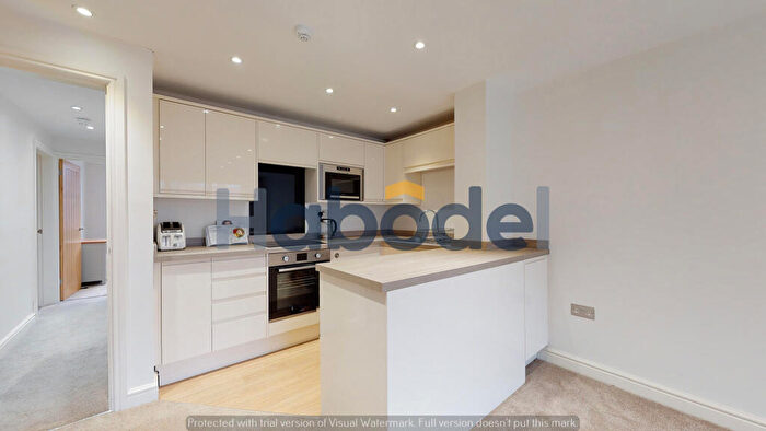 2 Bedroom Flat To Rent In Hill Top Road, Headington Hill, Oxford, OX4