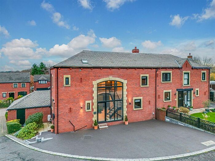 4 Bedroom Semi-Detached House For Sale In Stocksmoor Road, Midgley, Wakefield, WF4