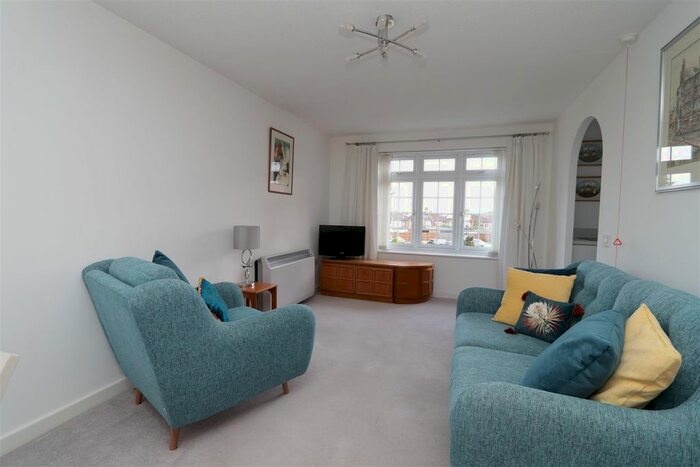 1 Bedroom Flat To Rent In Everard Court, Crothall Close, Palmers Green, N13