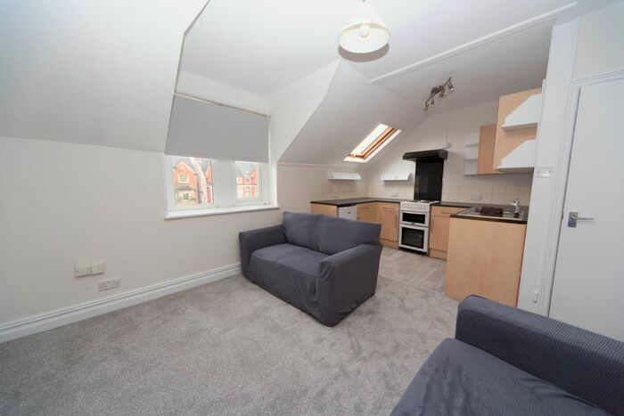 1 Bedroom Flat To Rent In Newport Road, Roath, Cardiff, CF24