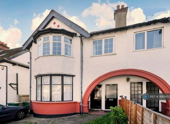 2 Bedroom Maisonette To Rent In Millway, London, NW7