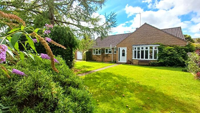 3 Bedroom Detached Bungalow For Sale In Sibford Road, Hook Norton, OX15