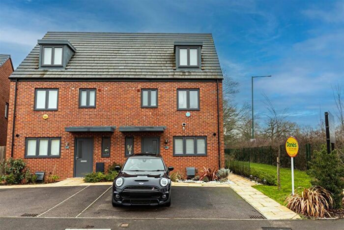 4 Bedroom Semi Detached House For Sale In Webster Avenue, Shirley, Solihull, B90