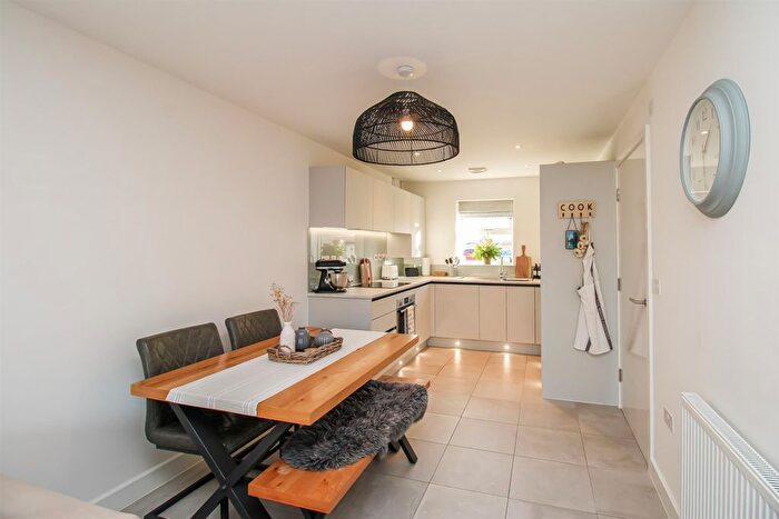 3 Bedroom Town House For Sale In Broughton Road, Pontefract, WF8