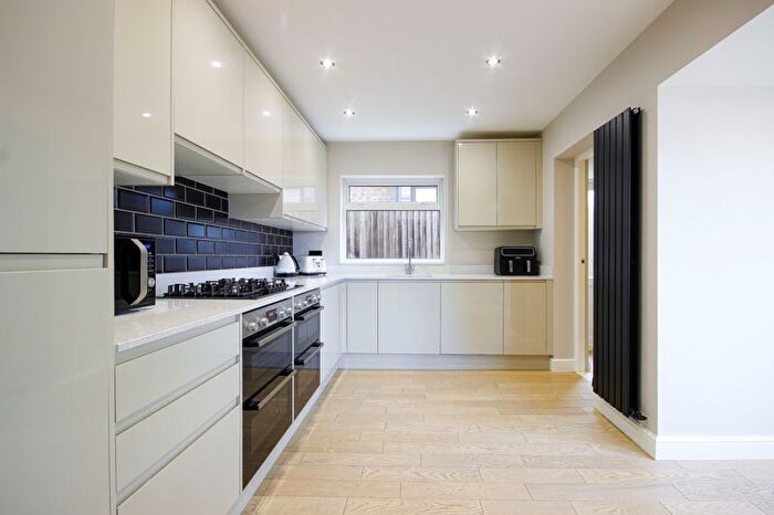 4 Bedroom Semi-Detached House For Sale In Roundhills, Waltham Abbey, EN9