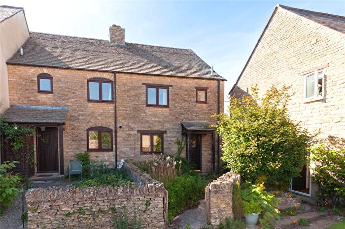 3 Bedroom End Of Terrace House For Sale In Sylvester Close, Burford, Oxfordshire, OX18
