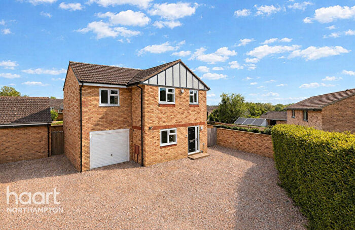 5 Bedroom Detached House For Sale In South Copse, Northampton, NN4
