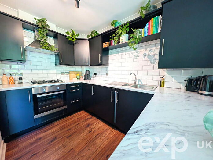 2 Bedroom Flat For Sale In The Chenies, Maidstone, ME15