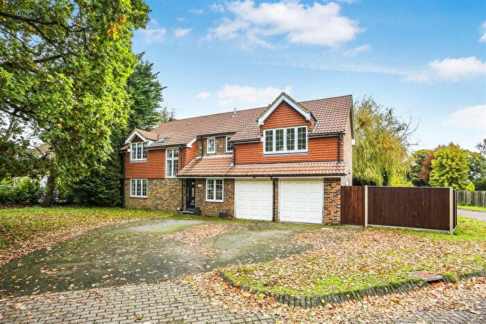 5 Bedroom Detached House To Rent In Barn Close, Banstead, SM7