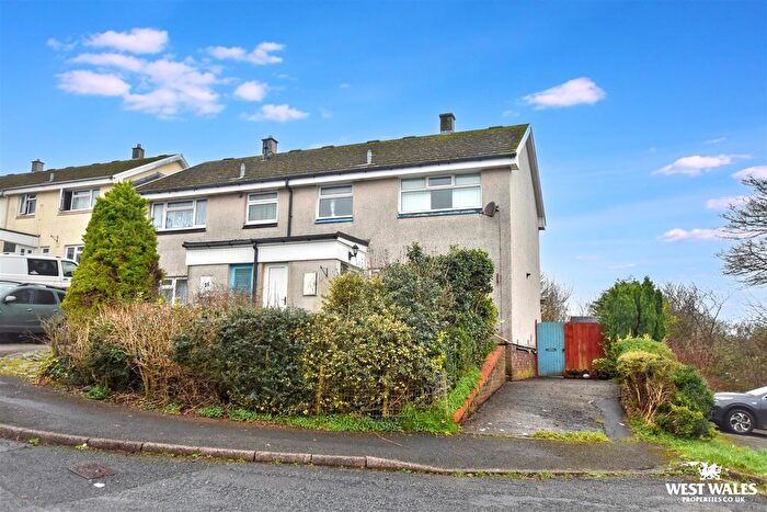 3 Bedroom Semi-Detached House For Sale In Southdown Close, Pembroke, SA71