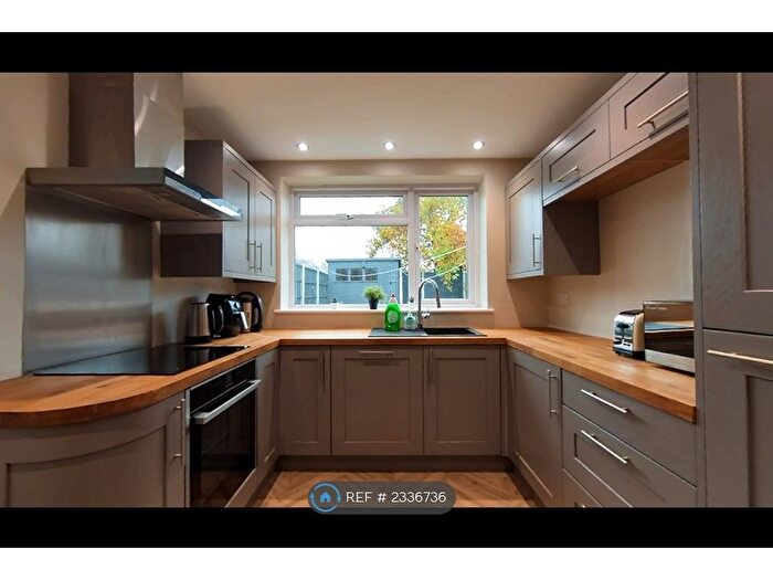 3 Bedroom Semi-Detached House To Rent In The Crescent, Stapleford, Nottingham, NG9