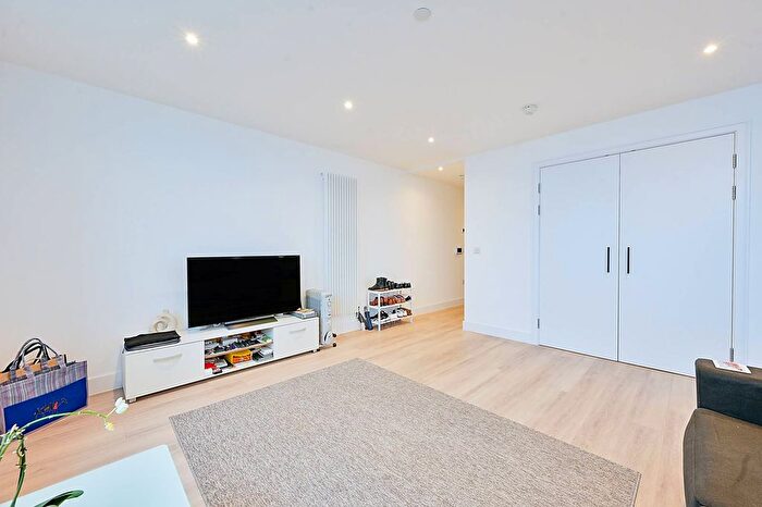 1 Bedroom Flat For Sale In Joseph Avenue, Acton, London, W3