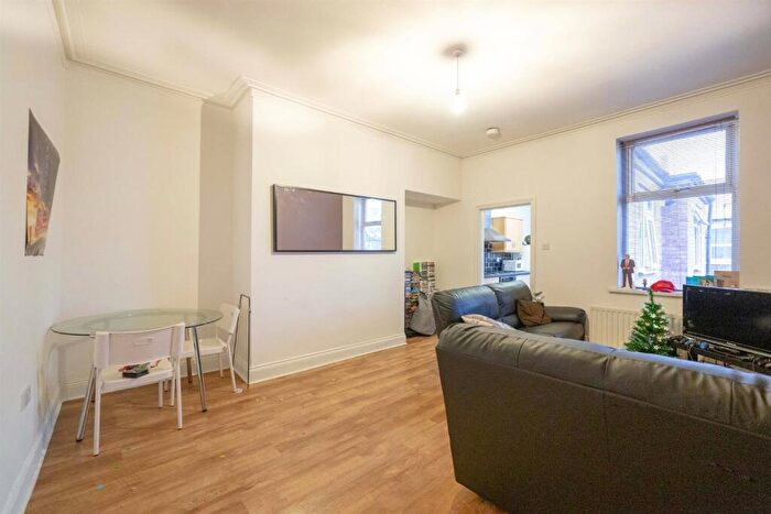 3 Bedroom Flat To Rent In £pppw - Second Avenue, Heaton, Newcastle Upon Tyne, NE6