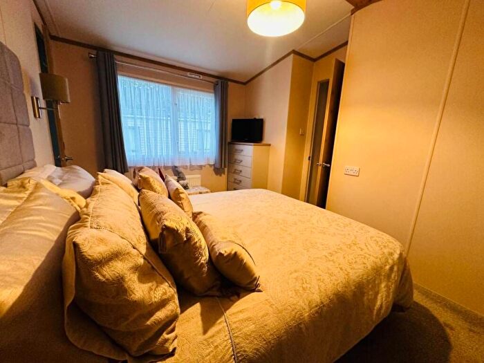 2 Bedroom Caravan For Sale In Perowne Way, Sandown, PO36