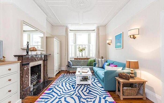 2 Bedroom Flat To Rent In Montagu Mews North, Marylebone, London, W1H