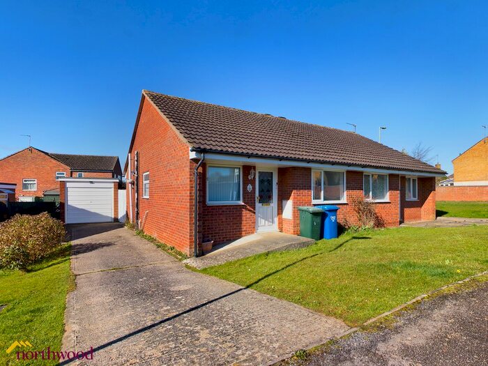 2 Bedroom Bungalow To Rent In Sussex Drive, Banbury, OX16