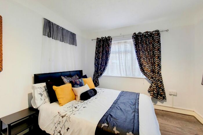 1 Bedroom Flat To Rent In The Approach, London, W3