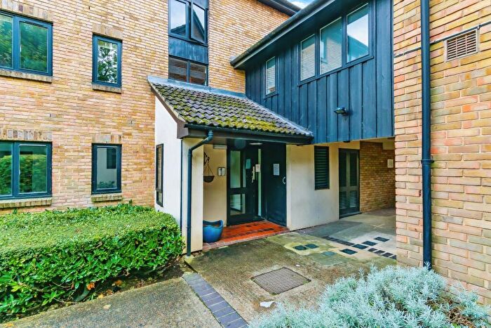 2 Bedroom Flat For Sale In Pennycroft, Pixton Way, Croydon, CR0