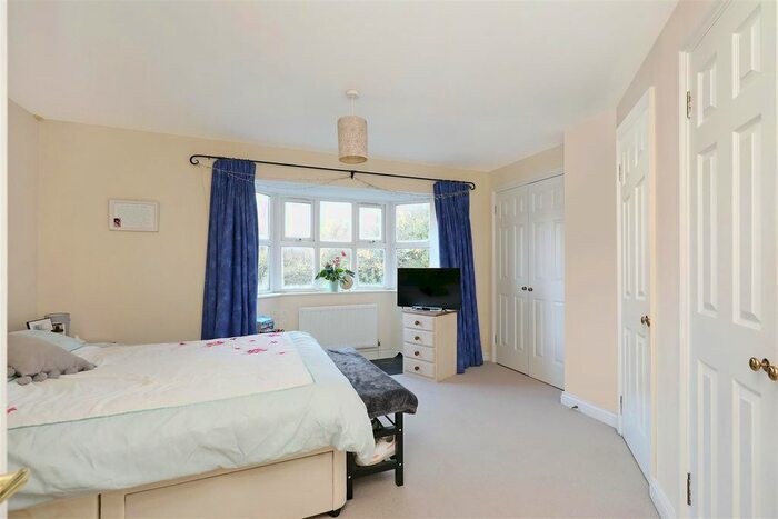 2 Bedroom Flat To Rent In Clockhouse Place, London, SW15