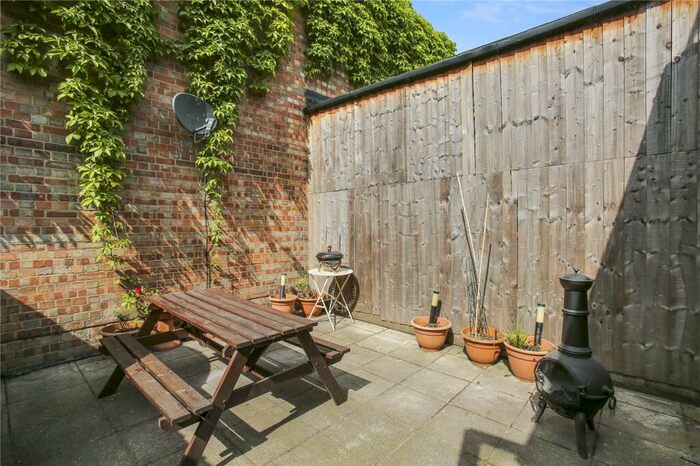 1 Bedroom Apartment To Rent In Roman Road, London, E3