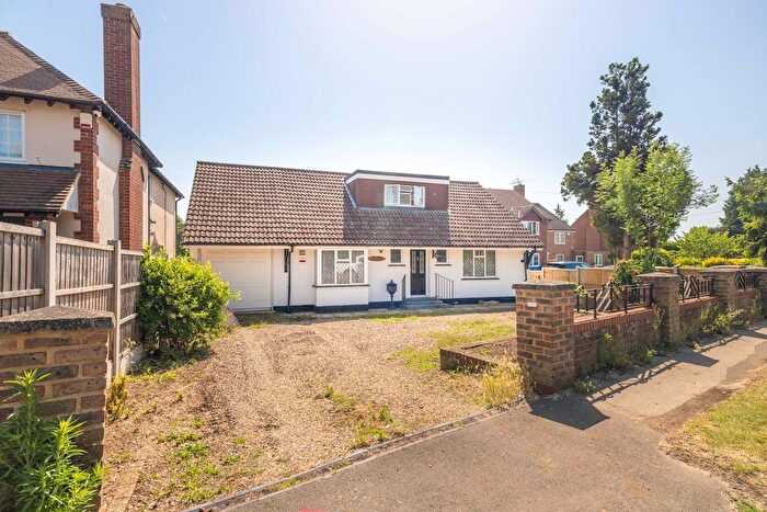 4 Bedroom Detached Bungalow For Sale In Staines Road, Wraysbury, TW19